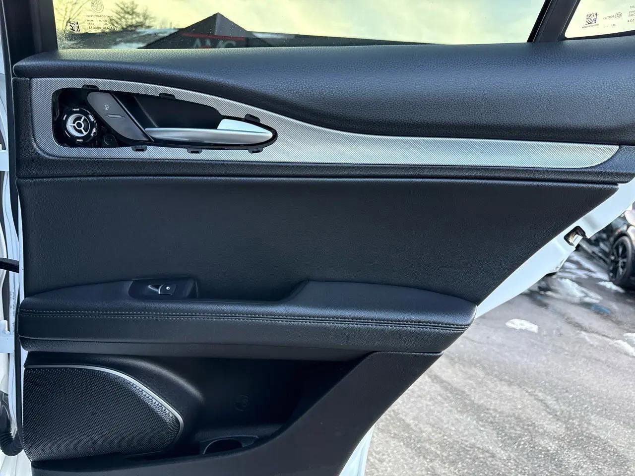 Used 2022 Alfa Romeo Stelvio Veloce image 30