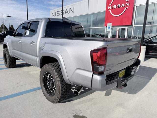 Used 2018 Toyota Tacoma TRD Sport w/ Technology Package AWD/4WD image 6