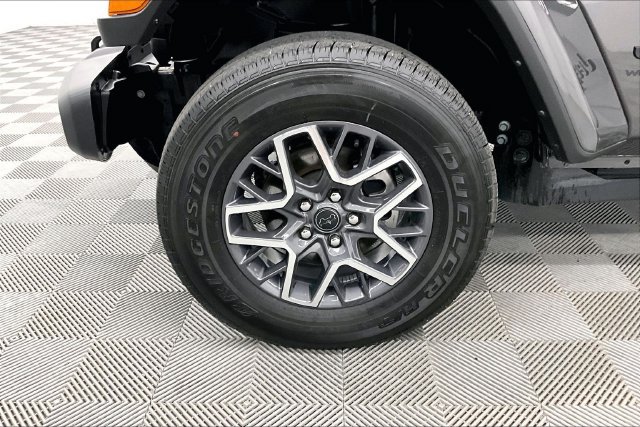 Used 2026 Jeep Wrangler Unlimited Sahara AWD/4WD image 10