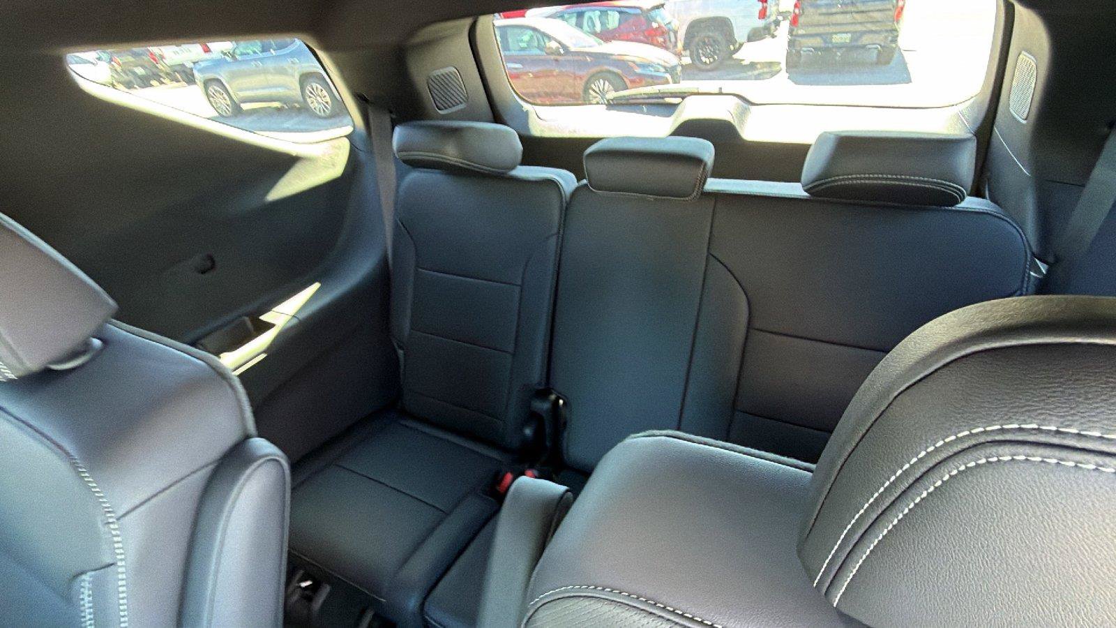 New 2027 Chevrolet Traverse LT w/ Driver Confidence Package FWD image 21