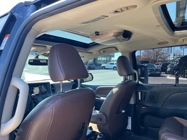 Used 2015 Toyota Sienna Limited image 11