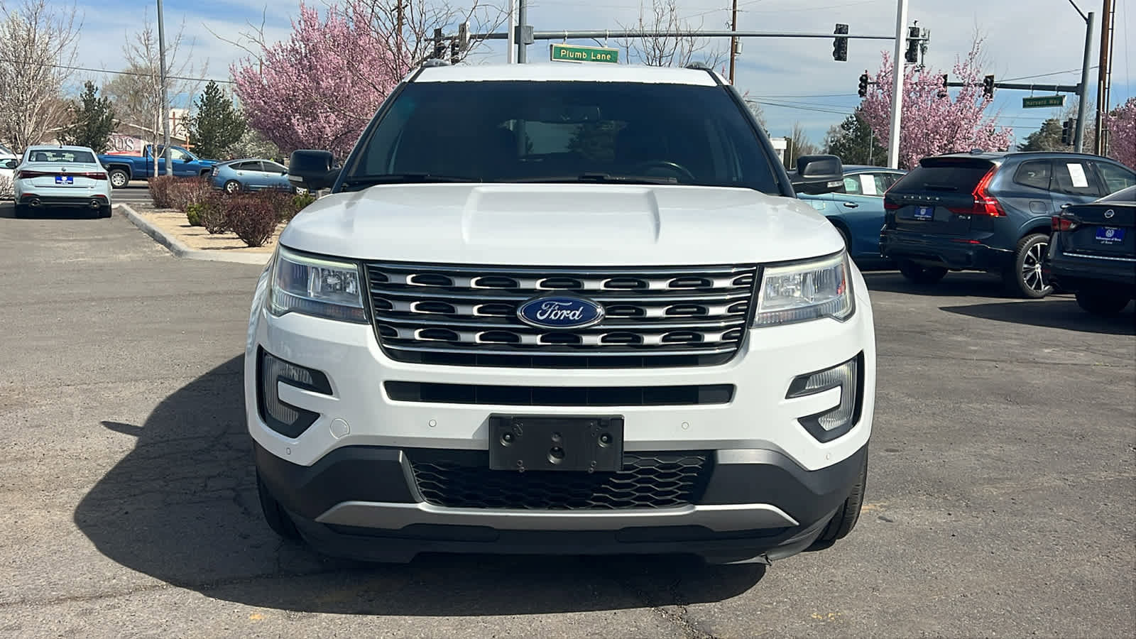 Used 2017 Ford Explorer XLT w/ Equipment Group 202A image 2