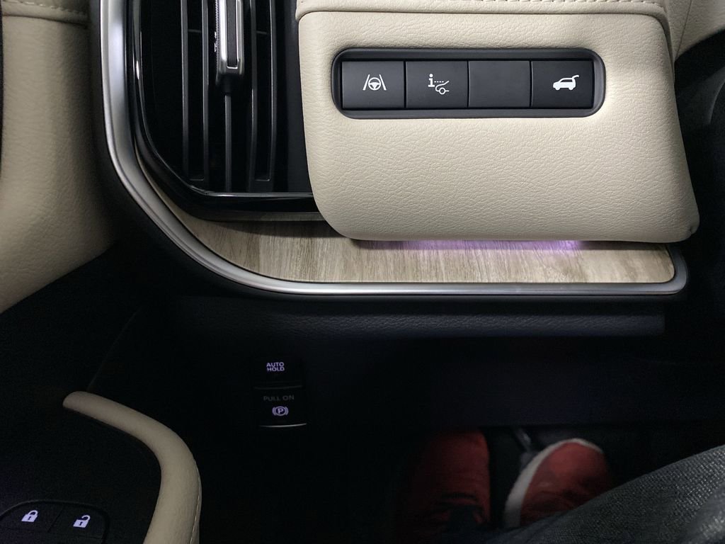 New 2025 Nissan Armada Platinum Reserve image 28