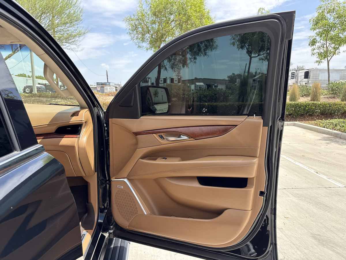 Used 2016 Cadillac Escalade Platinum AWD/4WD image 22