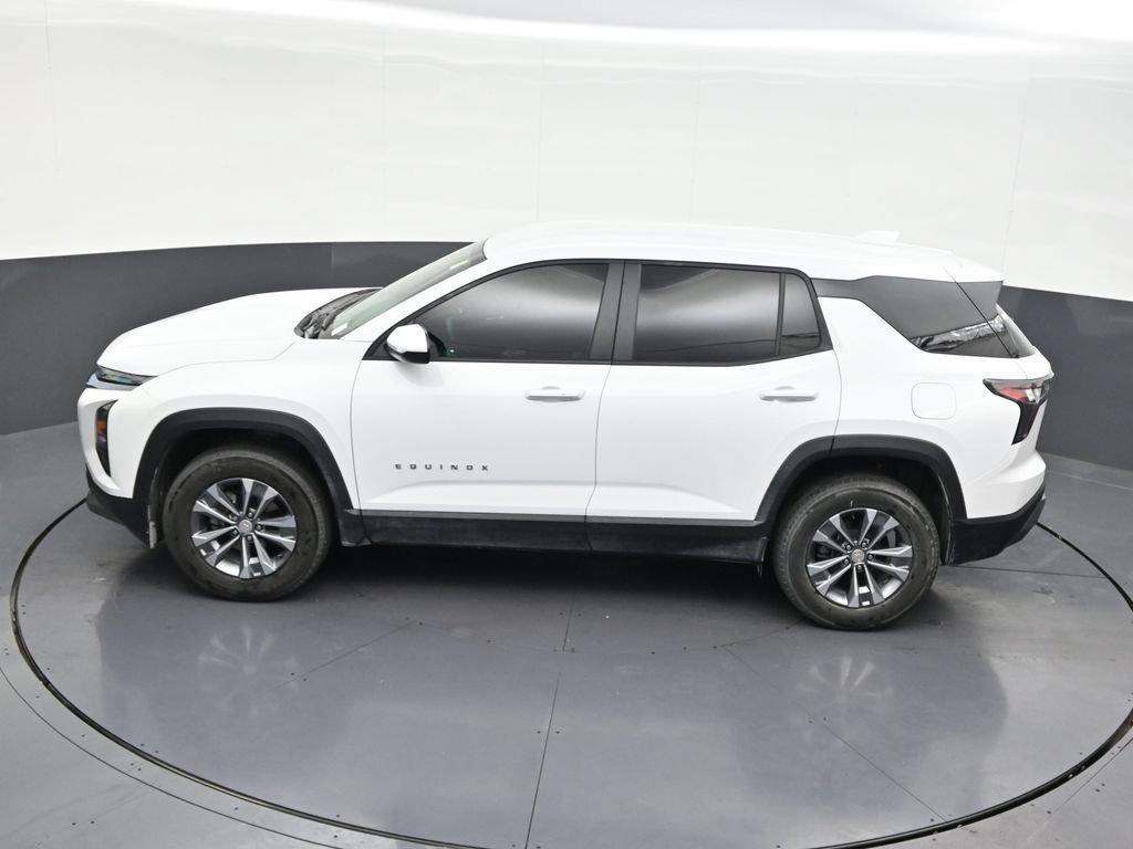 Used 2026 Chevrolet Equinox LT AWD/4WD image 17
