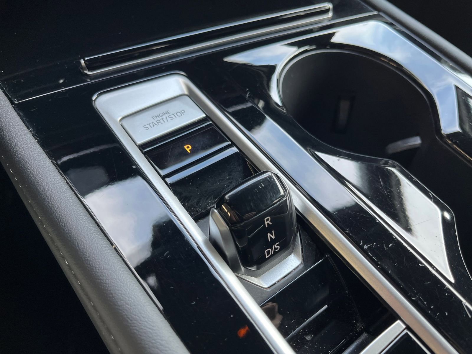 Used 2025 Volkswagen Atlas Cross Sport SE image 41