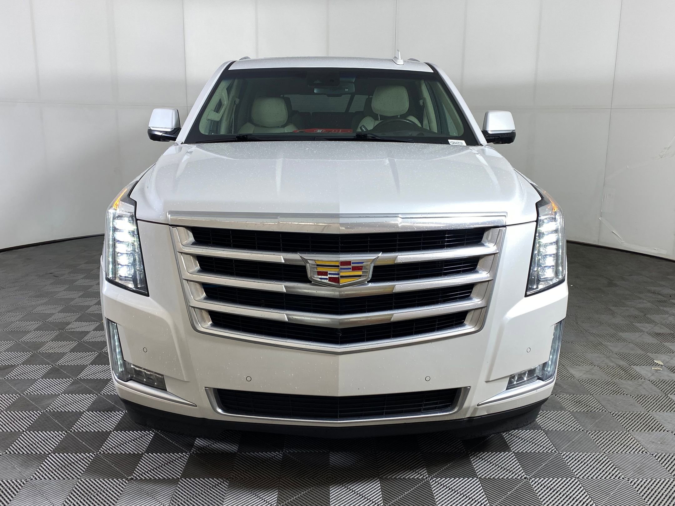 Used 2016 Cadillac Escalade Luxury image 5