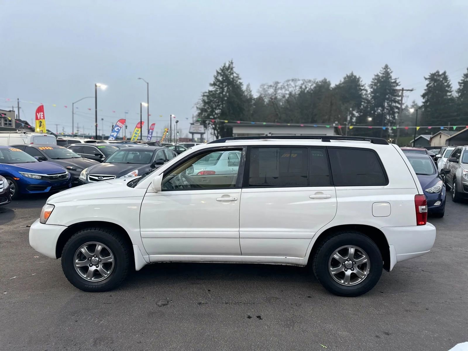 Used 2005 Toyota Highlander 4WD V6 w/ 3rd Row image 4