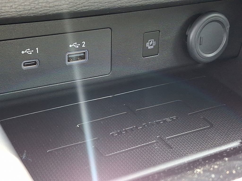 New 2025 Mitsubishi Outlander SE image 12