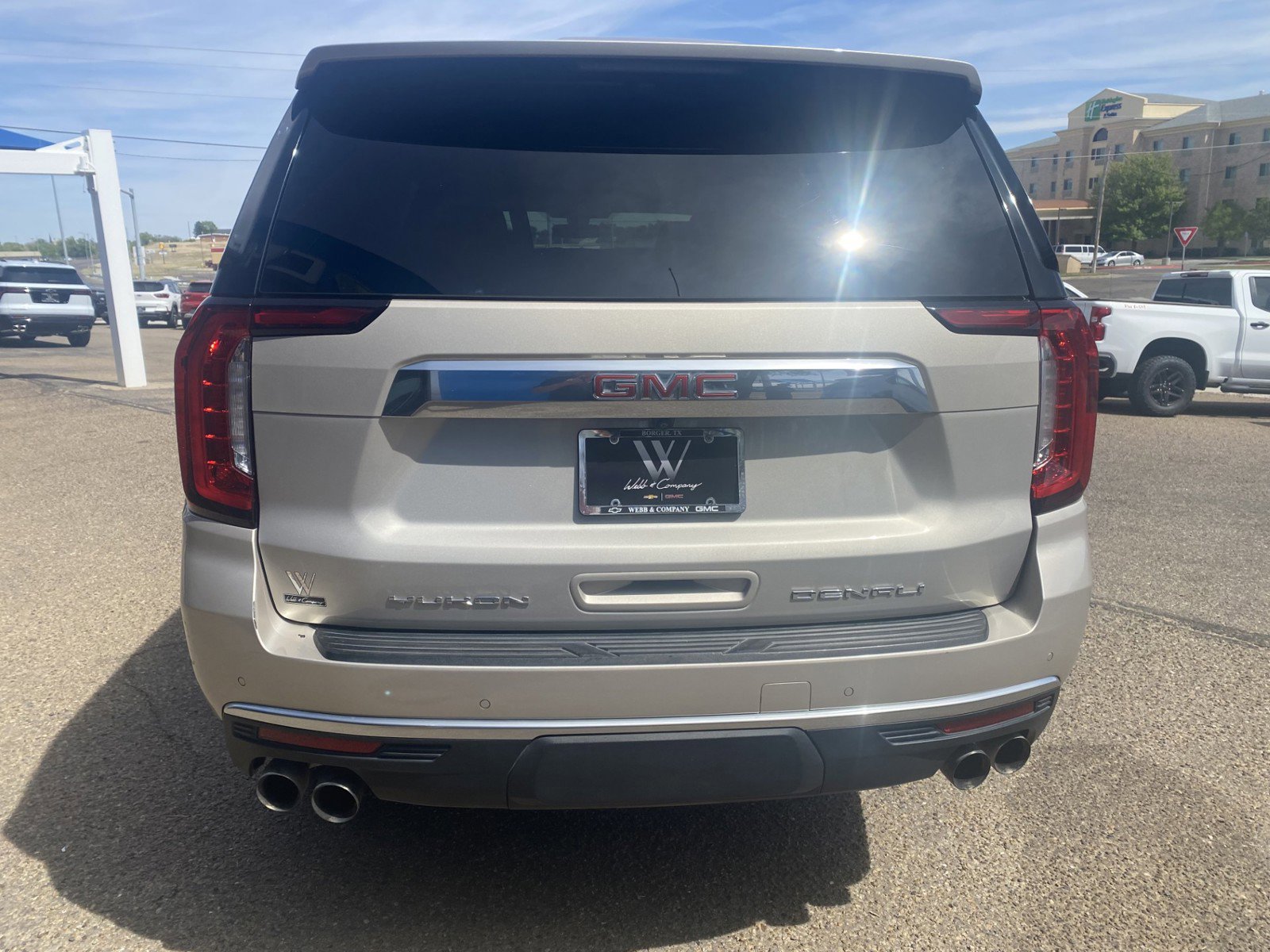 Used 2022 GMC Yukon XL Denali RWD image 7