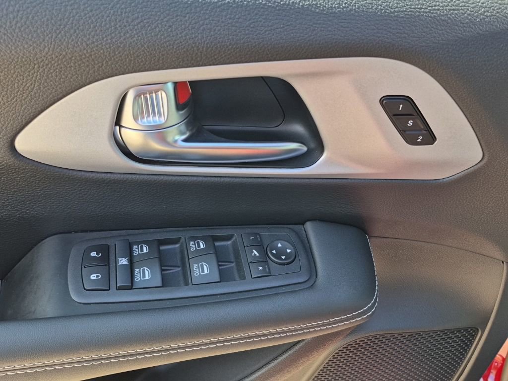 New 2025 Chrysler Pacifica Limited w/ Trailer Tow Group FWD image 19