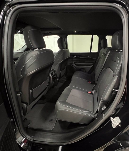 Used 2024 Jeep Grand Cherokee Laredo X RWD image 24