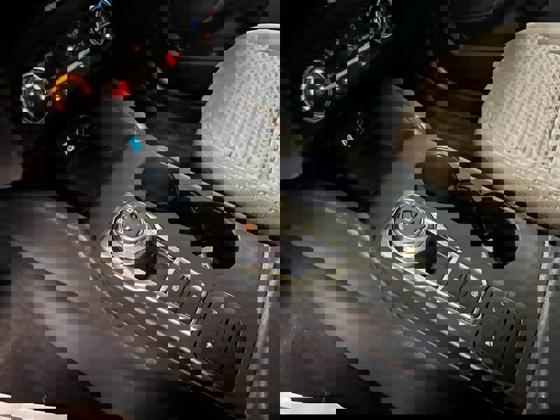 Used 2020 Ford Escape SE image 12