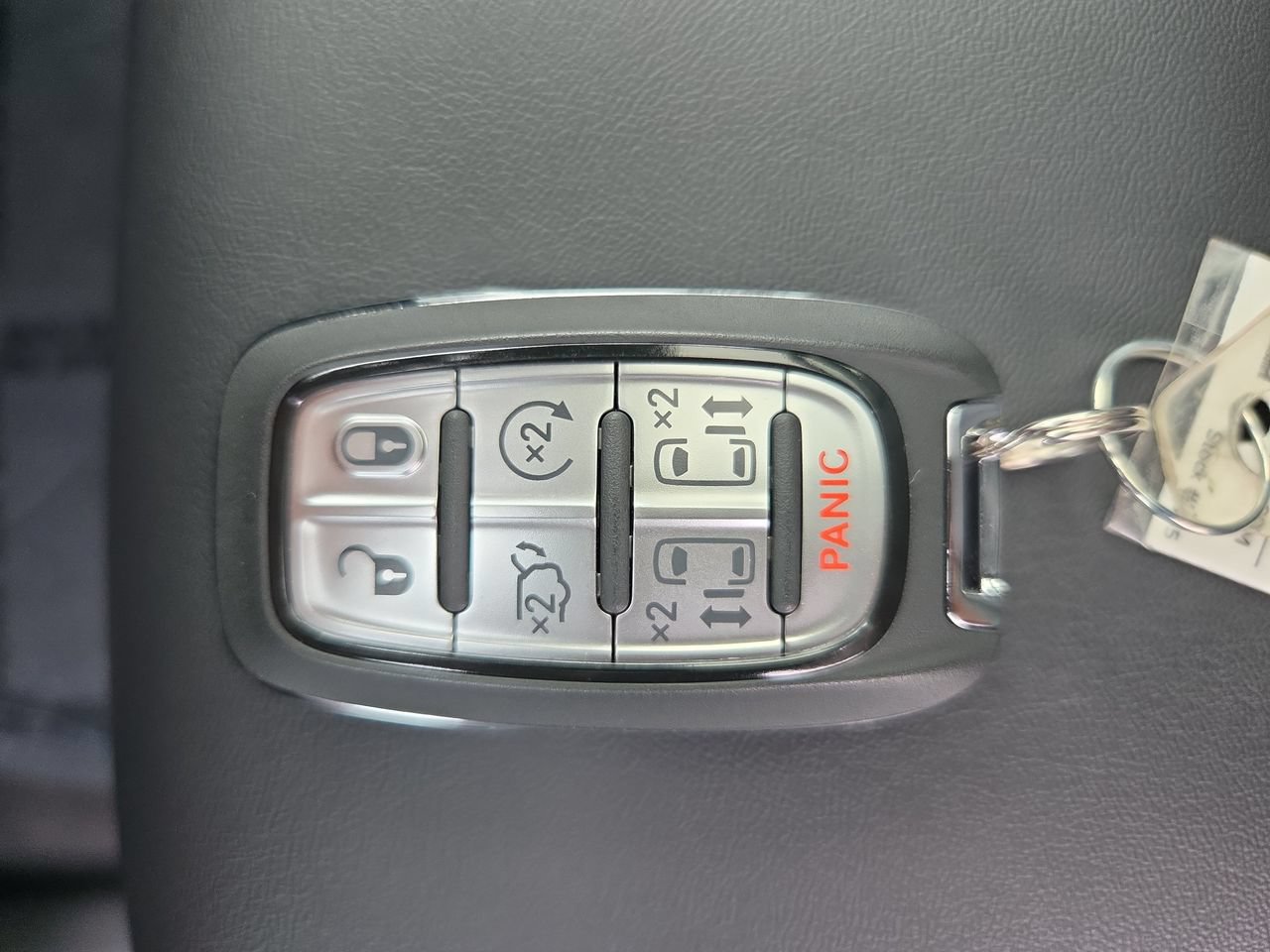 New 2027 Chrysler Pacifica Select AWD/4WD image 35