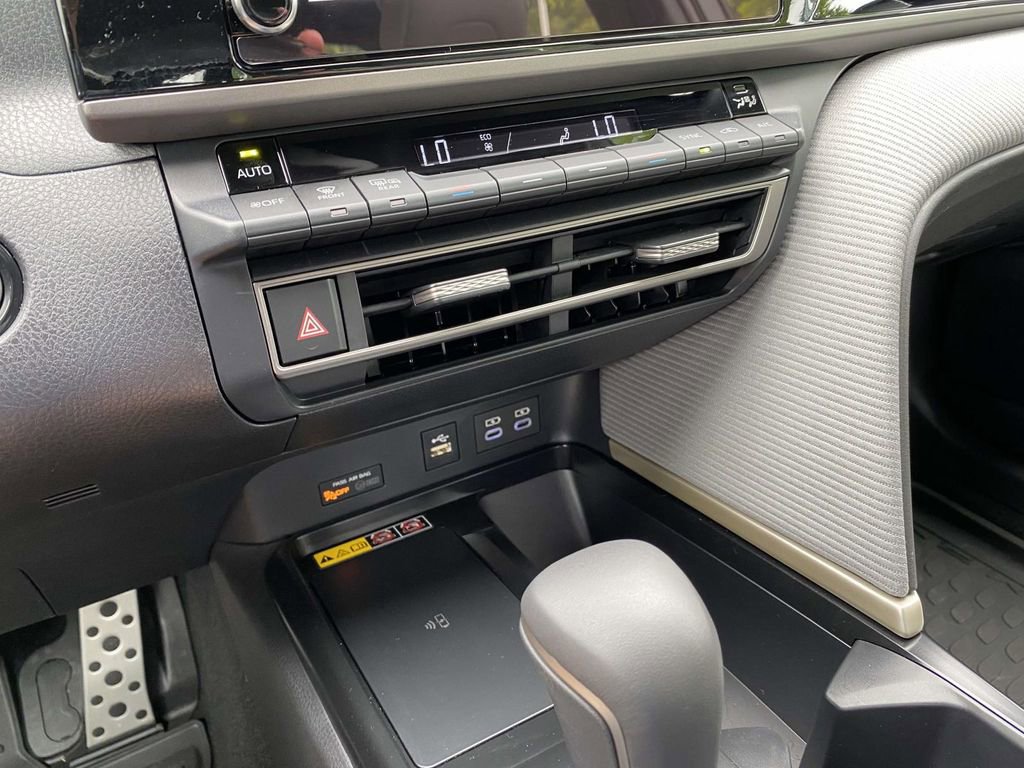 Used 2026 Toyota Camry SE FWD image 25