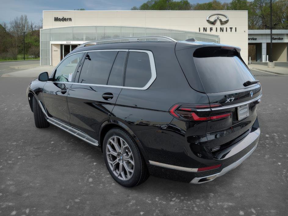 Used 2025 BMW X7 xDrive40i w/ Premium Package image 5