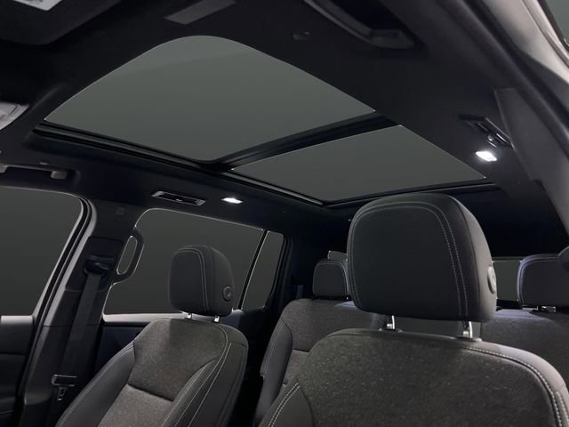 Used 2024 Chevrolet Traverse LT w/ Midnight/Sport Edition image 7