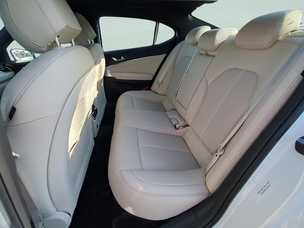 New 2026 Genesis G70 2.5T RWD image 9