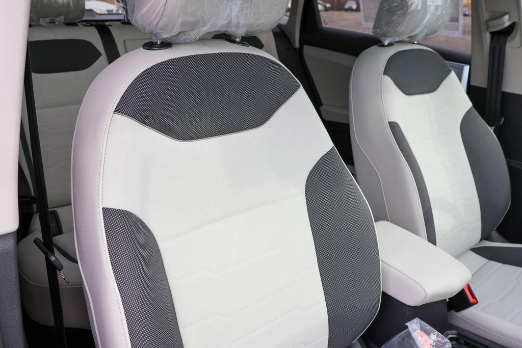 Used 2025 Volkswagen Taos SE image 37