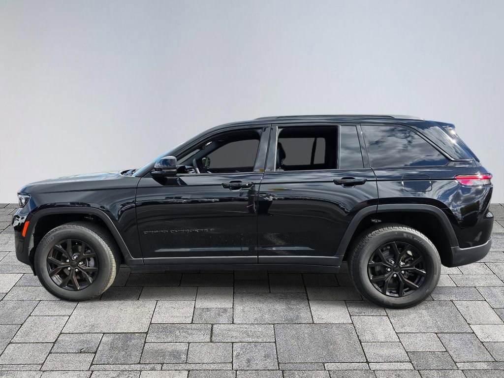 Certified 2025 Jeep Grand Cherokee Altitude image 4