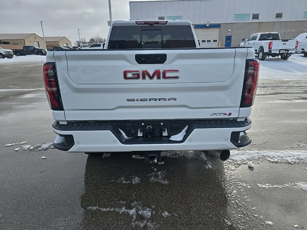 Used 2025 GMC Sierra 2500 AT4 w/ AT4 Premium Plus Package image 4