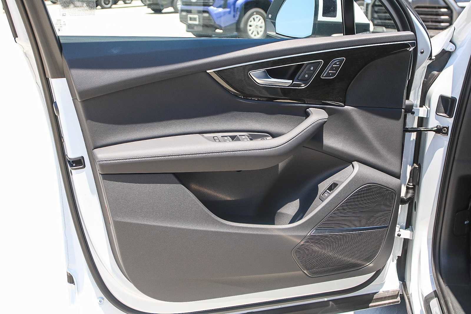 Used 2025 Audi Q7 3.0T Premium Plus image 23