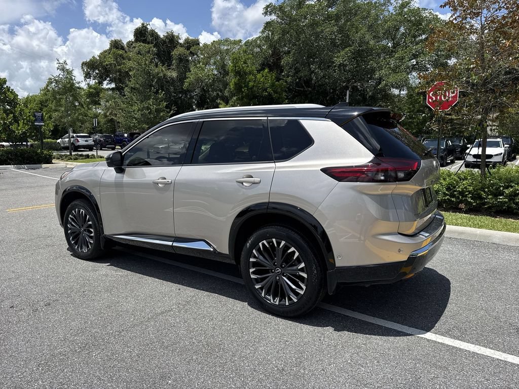 Used 2024 Nissan Rogue Platinum w/ Platinum Premium Package FWD image 12