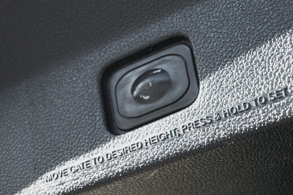 Used 2017 Ford Explorer XLT w/ Equipment Group 201A image 10