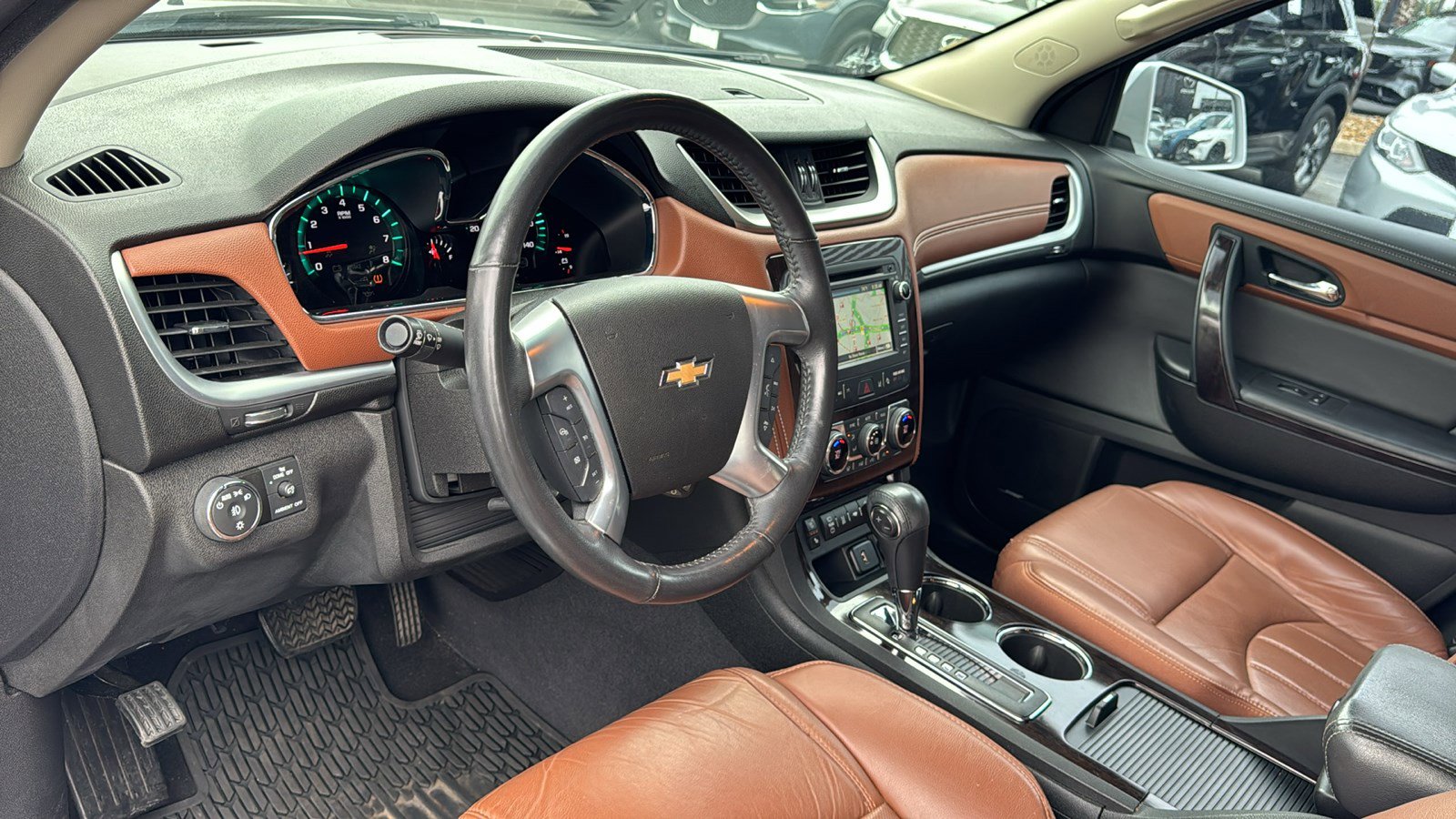 Used 2016 Chevrolet Traverse LTZ FWD image 13