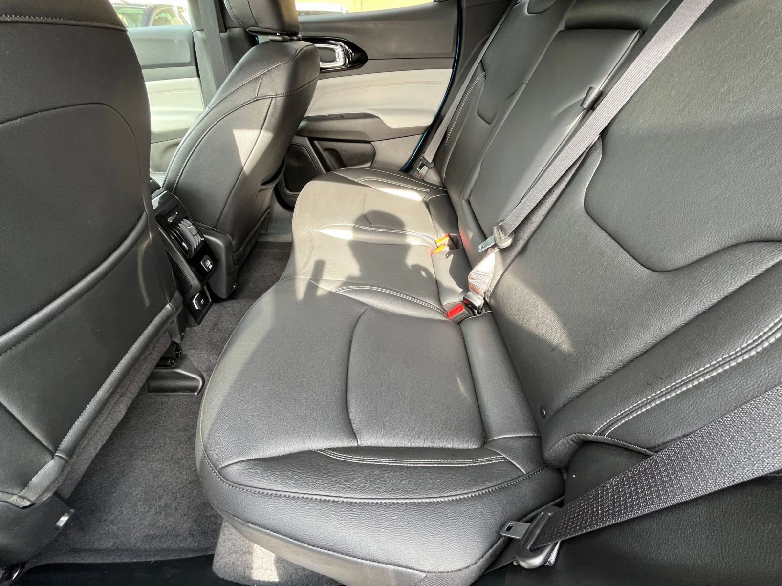 Used 2025 Jeep Compass Limited image 25