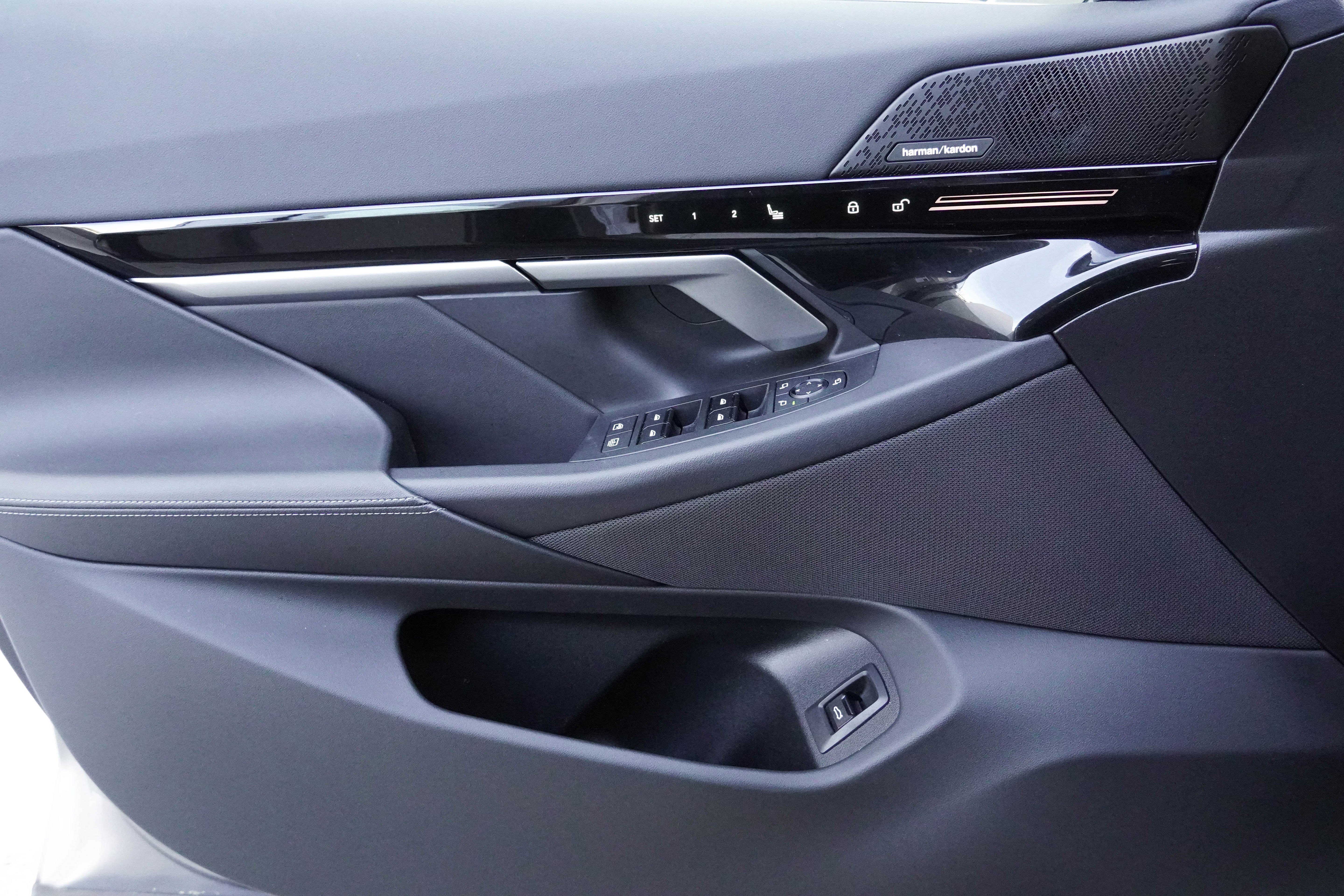 Certified 2025 BMW 530i RWD image 30