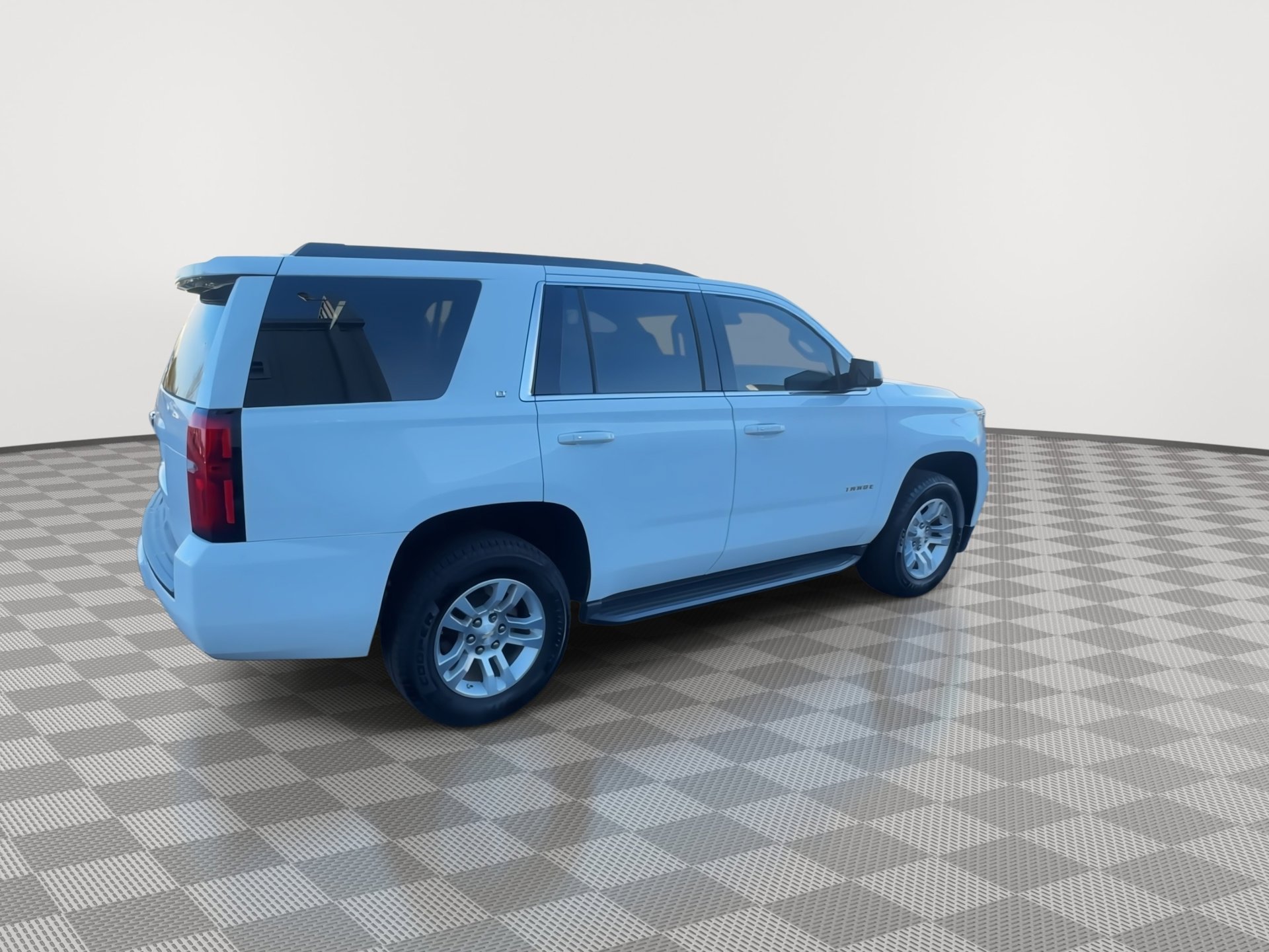 Used 2018 Chevrolet Tahoe LT w/ Luxury Package image 9