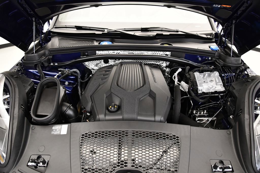 Used 2025 Porsche Macan image 12