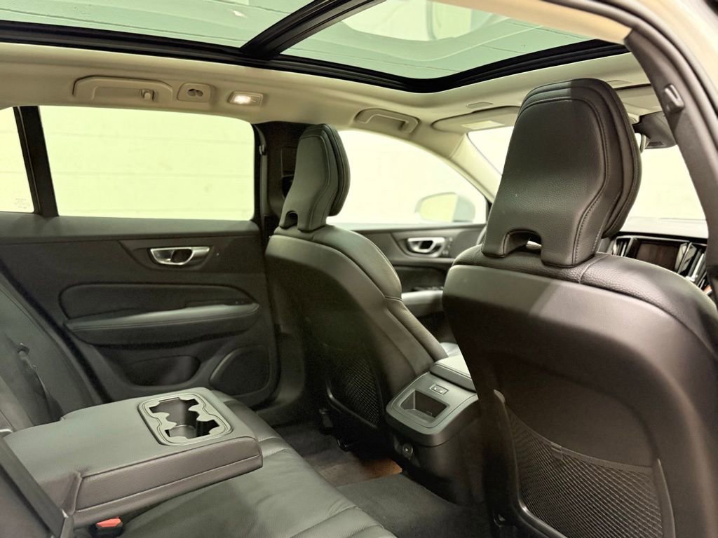 Used 2025 Volvo V60 B5 Cross Country Plus image 45