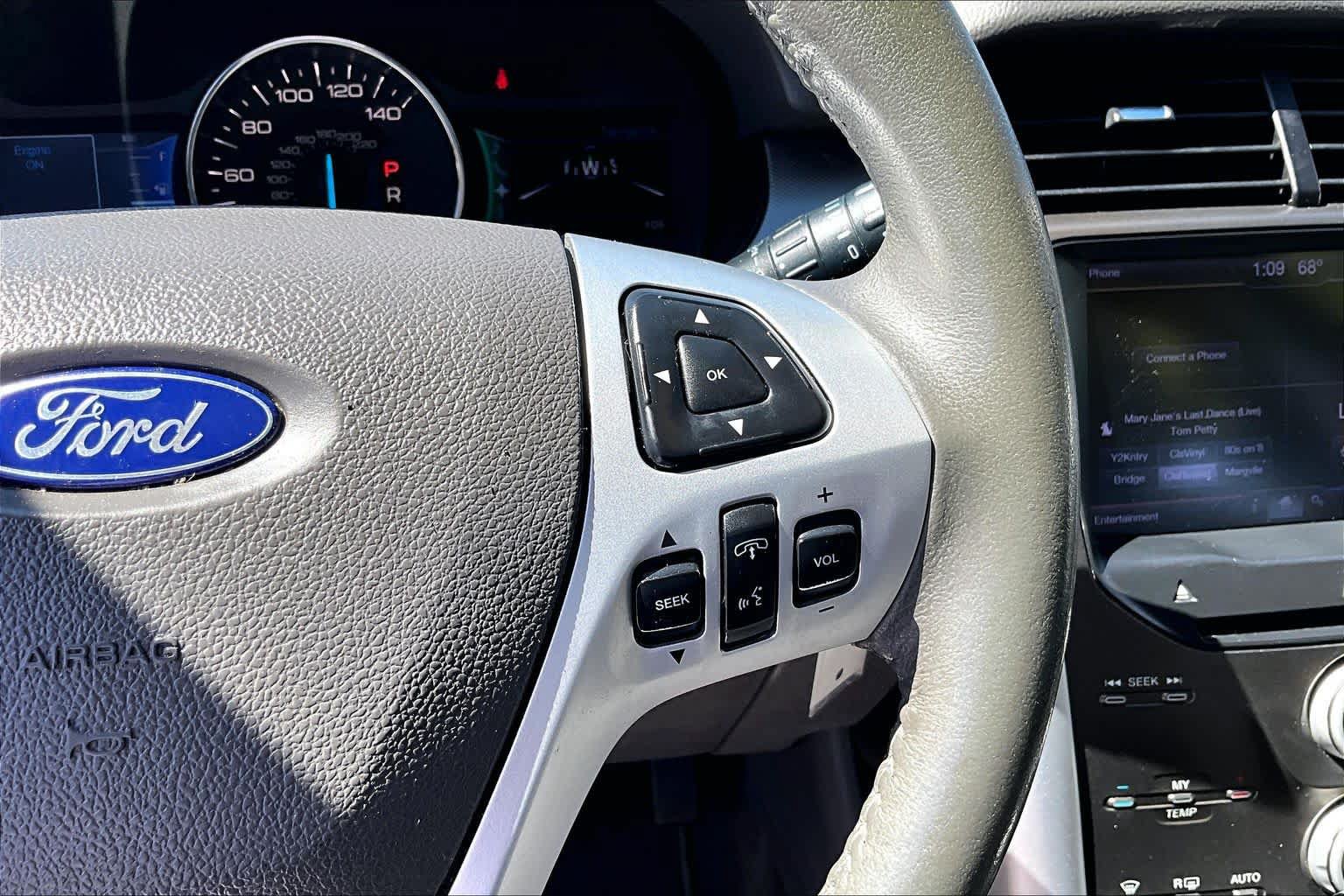 Used 2013 Ford Edge SEL FWD image 25