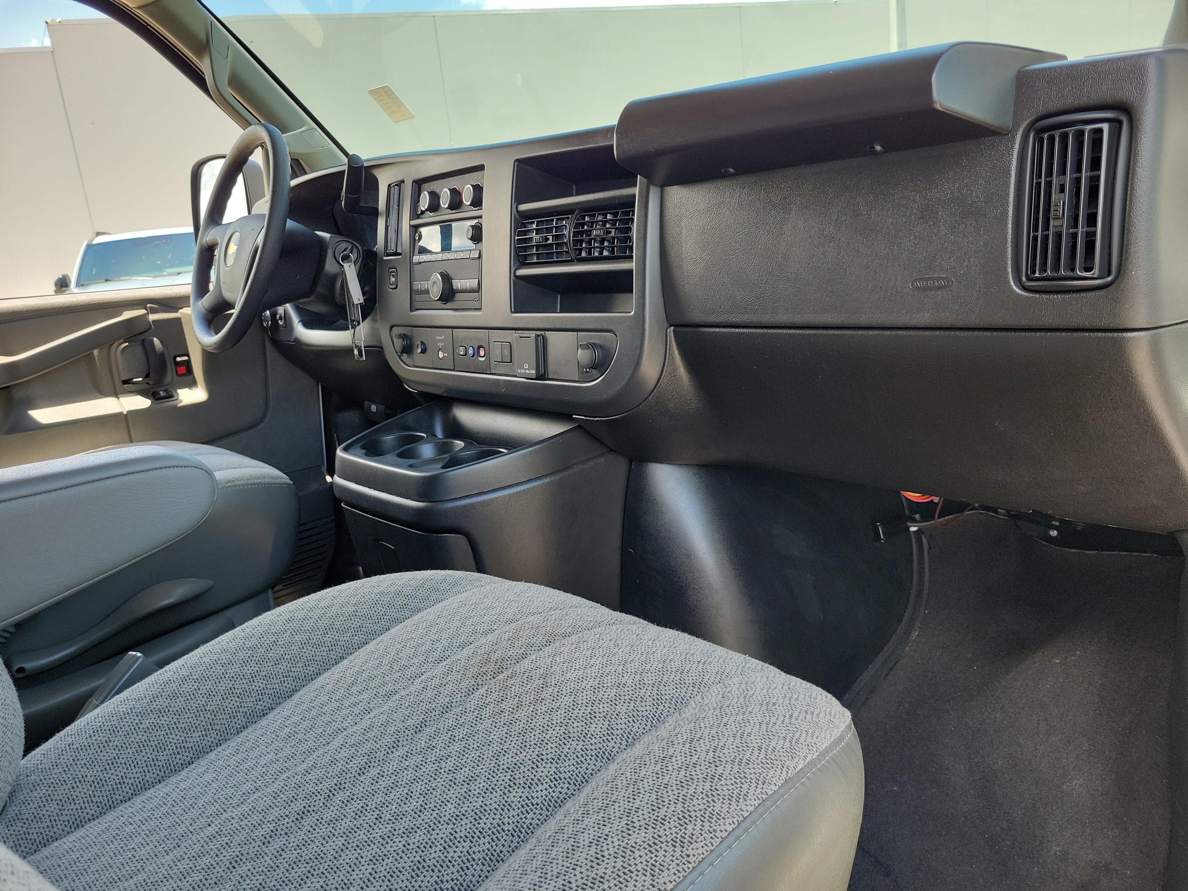 Used 2025 Chevrolet Express 3500 LT w/ LT Preferred Equipment Group RWD image 15