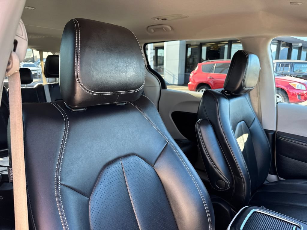 Used 2024 Chrysler Pacifica Limited FWD image 15