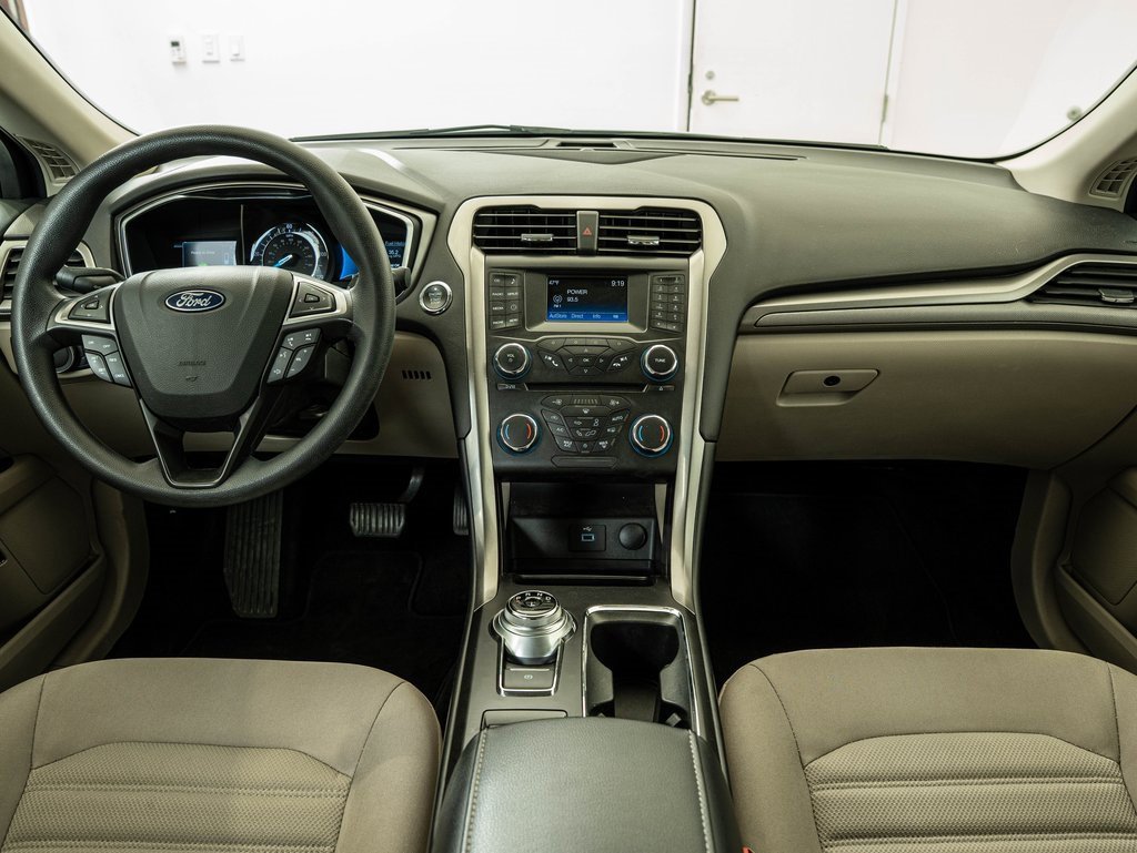 Used 2018 Ford Fusion SE image 28