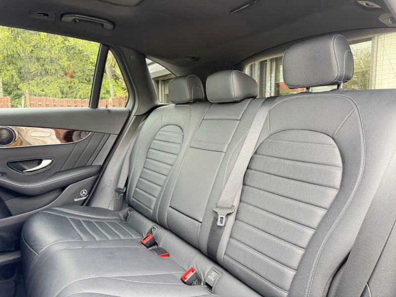 Used 2019 Mercedes-Benz GLC 300 4MATIC image 16