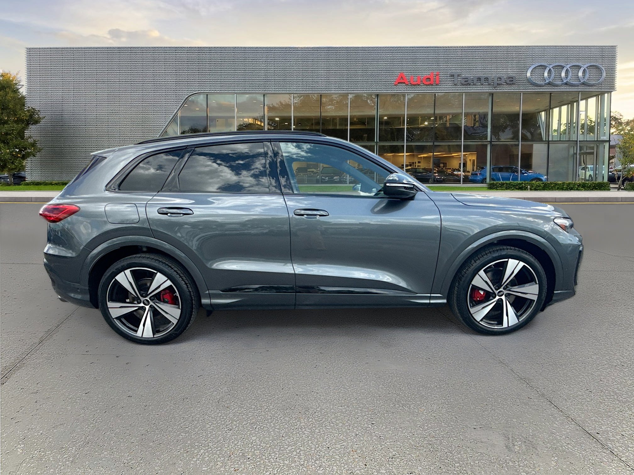 New 2025 Audi SQ5 Premium Plus image 2