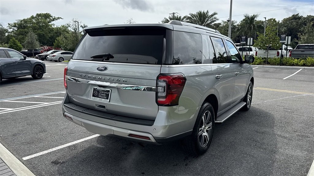 Used 2023 Ford Expedition Limited image 4