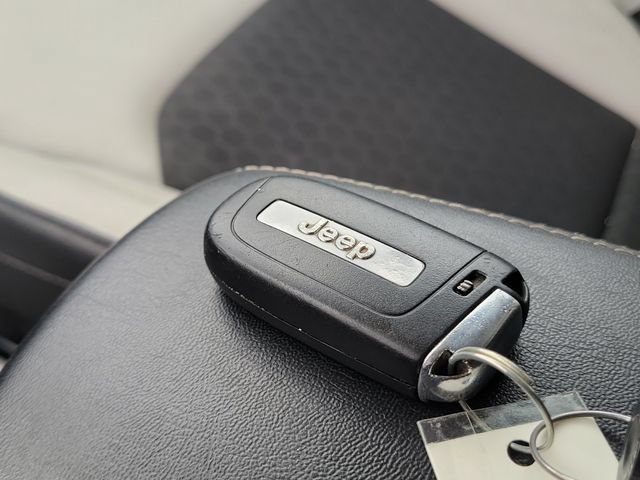 Used 2018 Jeep Compass Latitude w/ Popular Equipment Group FWD image 34
