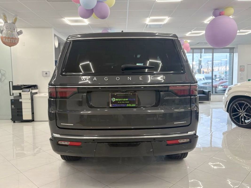 Used 2022 Jeep Wagoneer Series III w/ Premium Group I AWD/4WD image 11