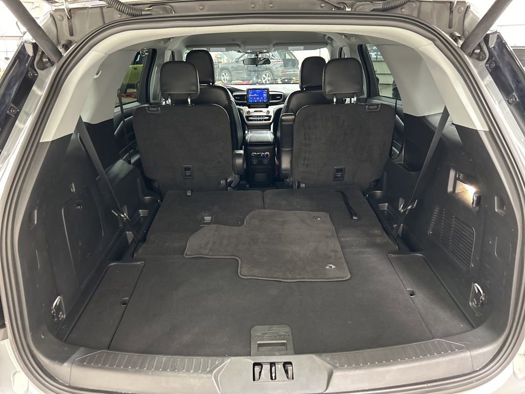 Used 2023 Ford Explorer XLT w/ Equipment Group 202A image 29