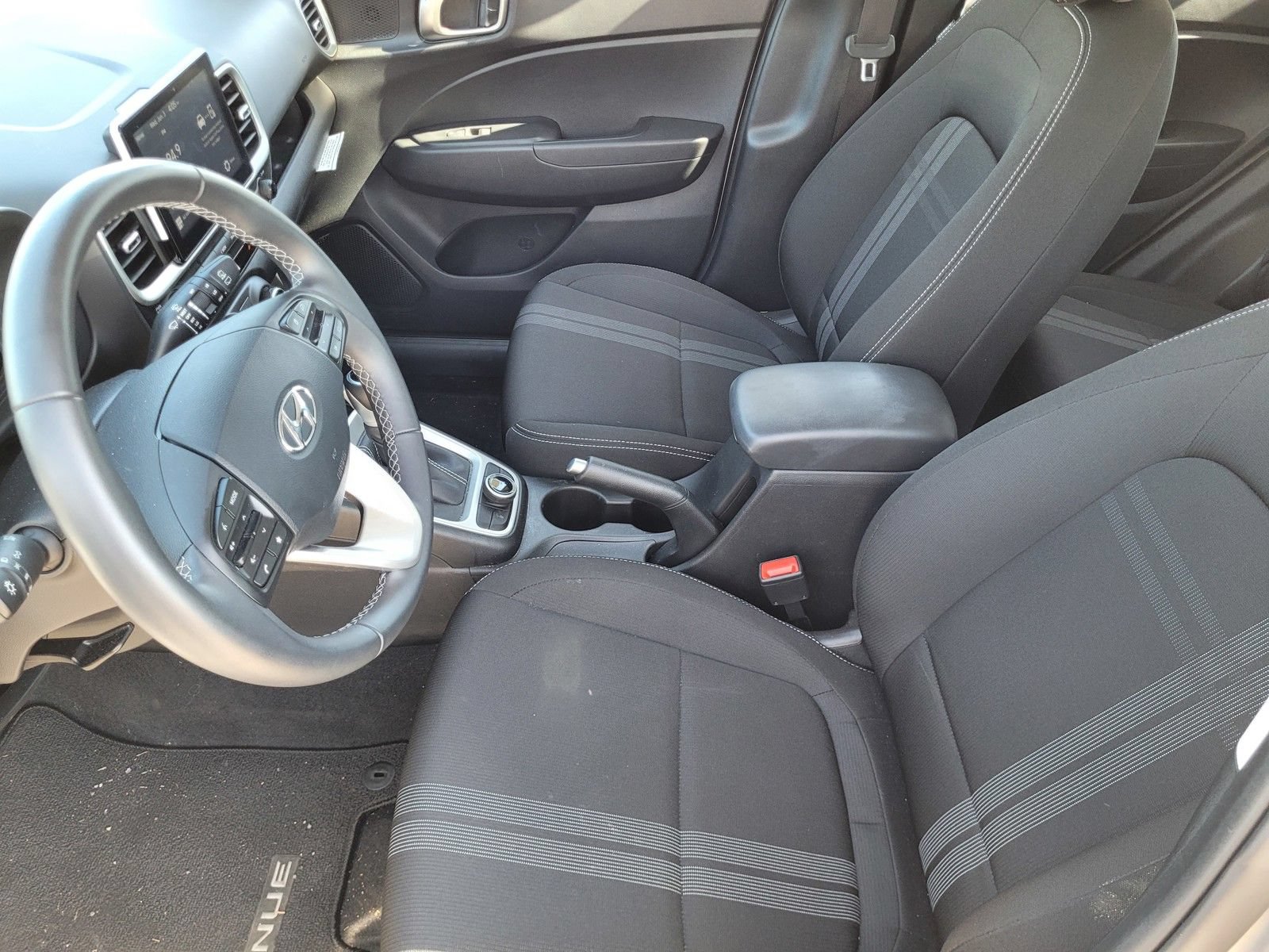 Certified 2025 Hyundai Venue SEL FWD image 20