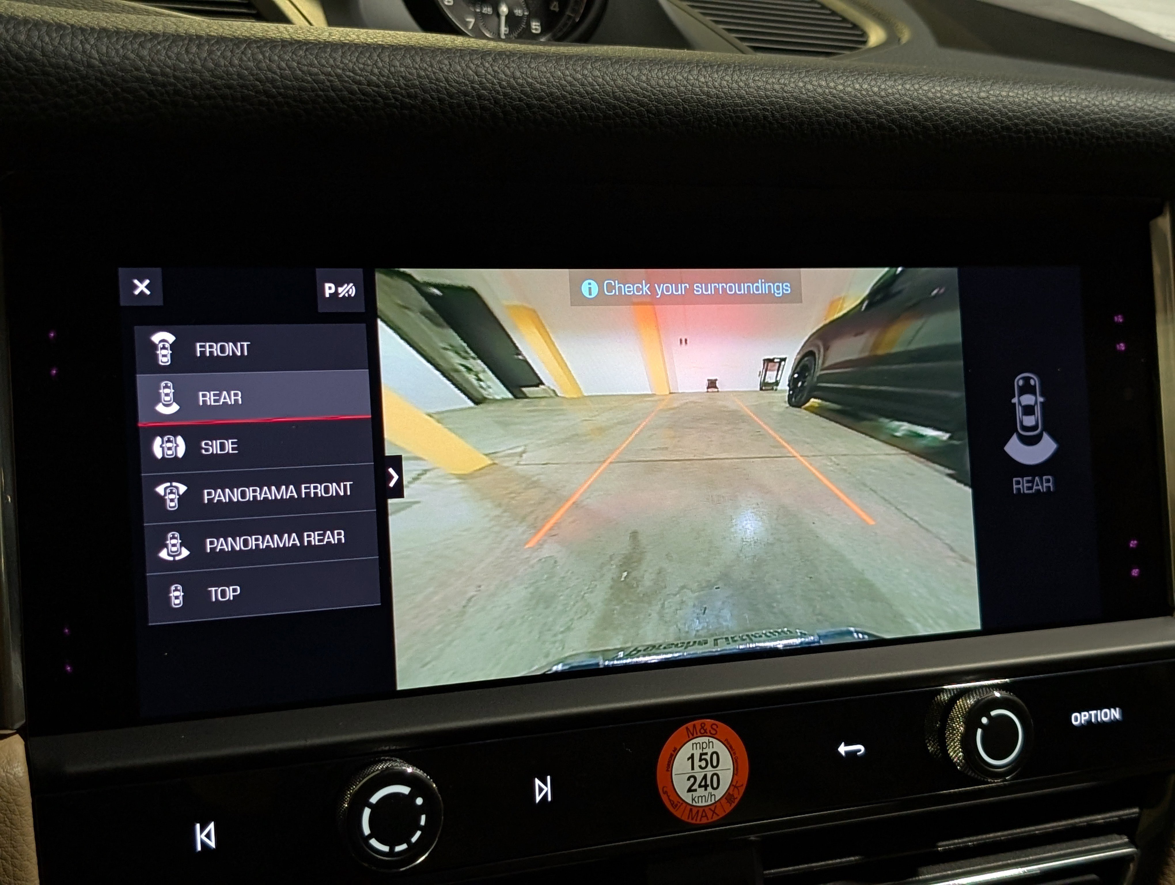 Certified 2025 Porsche Macan image 38