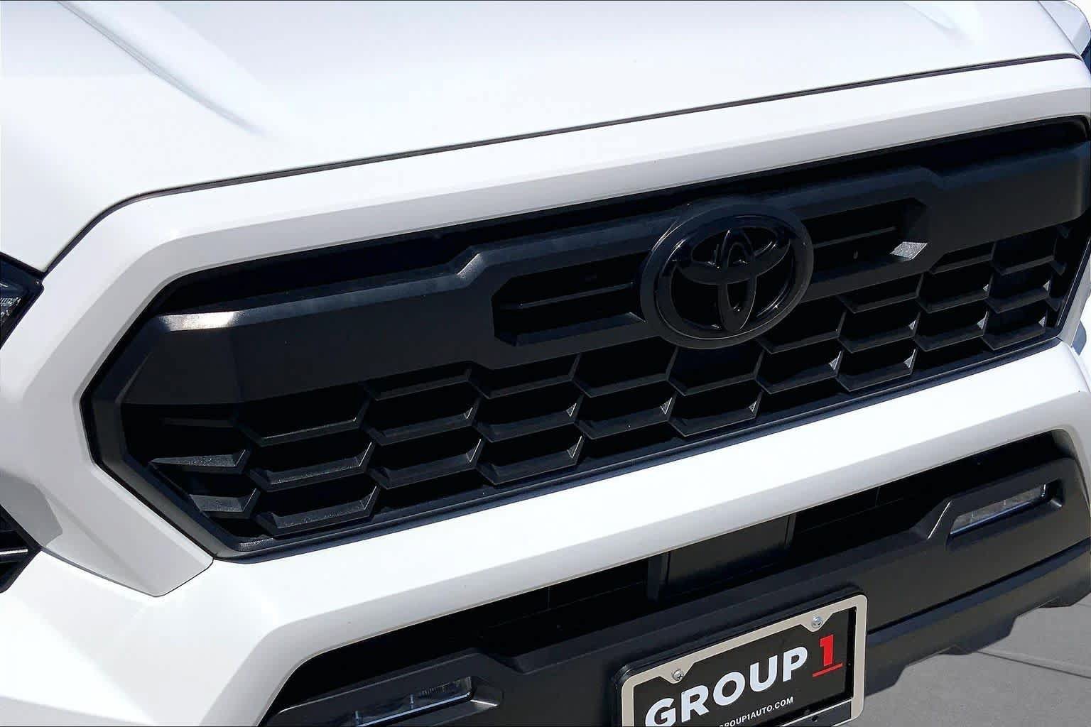 Used 2025 Toyota Tacoma TRD Off-Road AWD/4WD image 29
