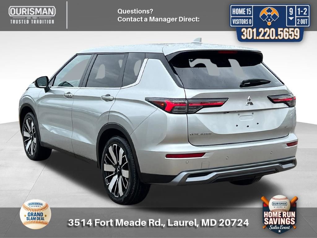 Used 2025 Mitsubishi Outlander SE image 3