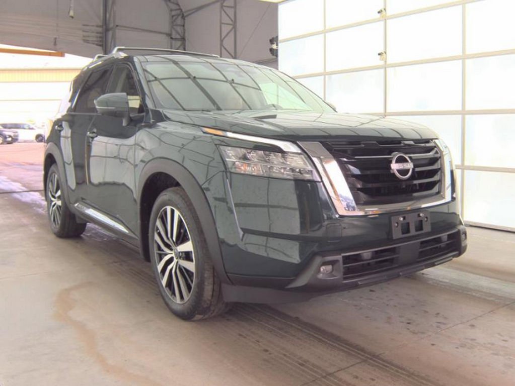 Used 2023 Nissan Pathfinder Platinum image 4