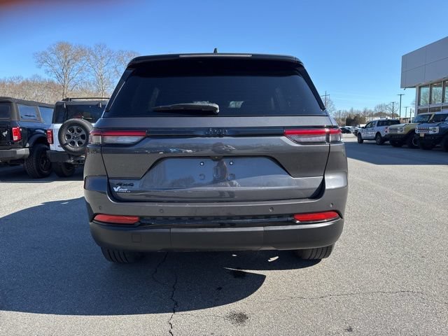Used 2023 Jeep Grand Cherokee Altitude AWD/4WD image 5